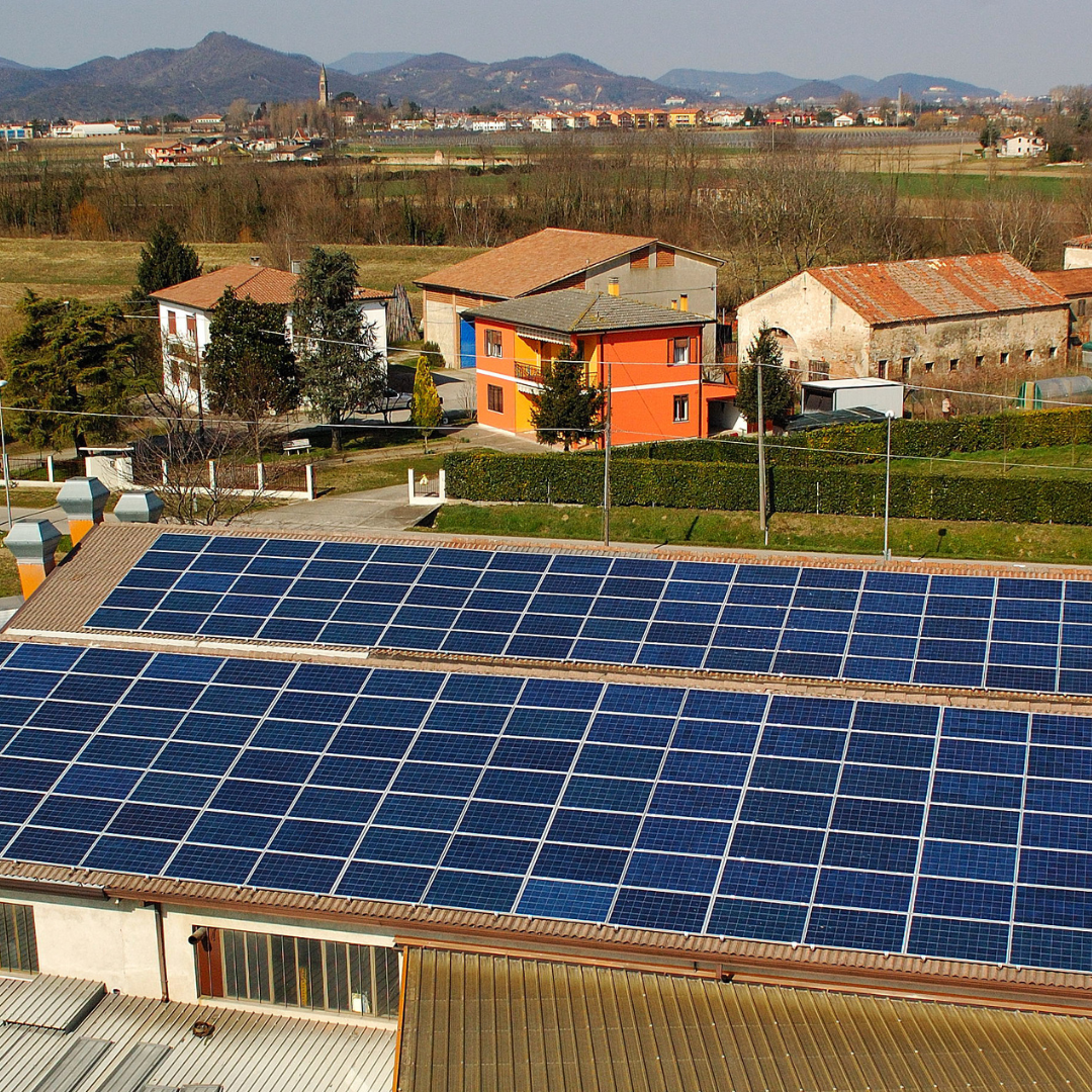 Impianti fotovoltaici: tutto quello che devi sapere per scegliere il meglio - Confronta Facile Impianti fotovoltaici: tutto quello che devi sapere per scegliere il meglio impianti fotovoltaici 2 1 Fotovoltaico